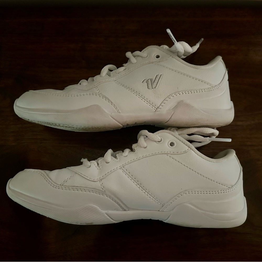 Worn Once! Varsity C3 White Cheer Cheerleader Shoes Size 5